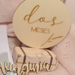 Nombre de madera pequeño personalizado con imán